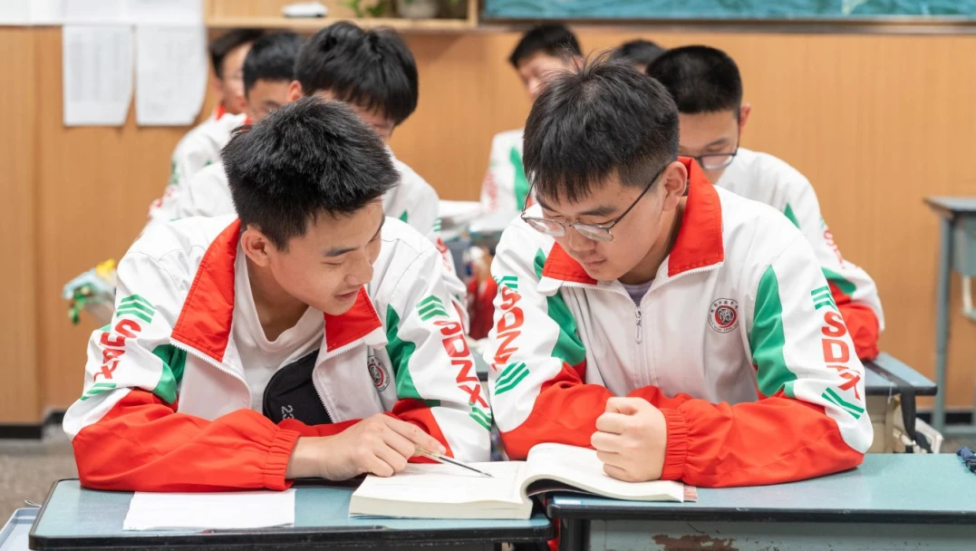 老年篮球爱好者如何安全参与比赛_0